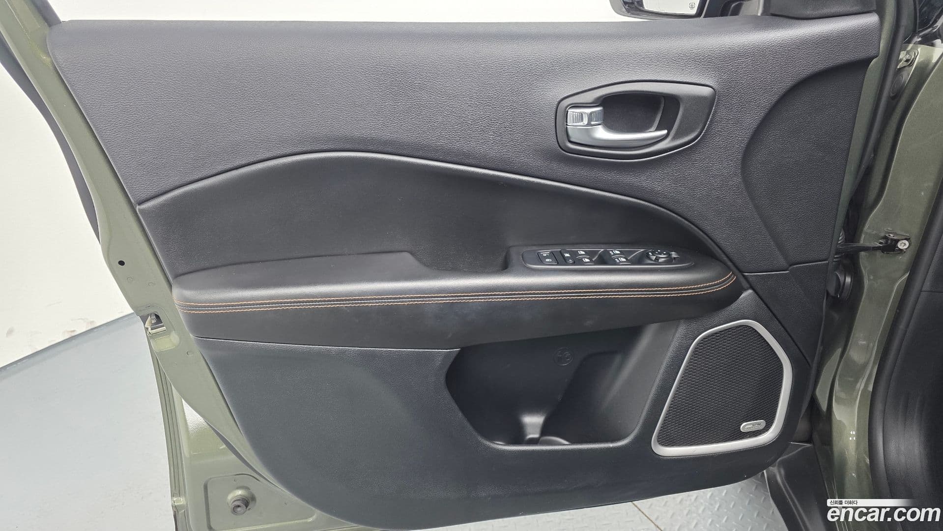 Main__Slider__Photo:Compass Jeep 2019.3-26