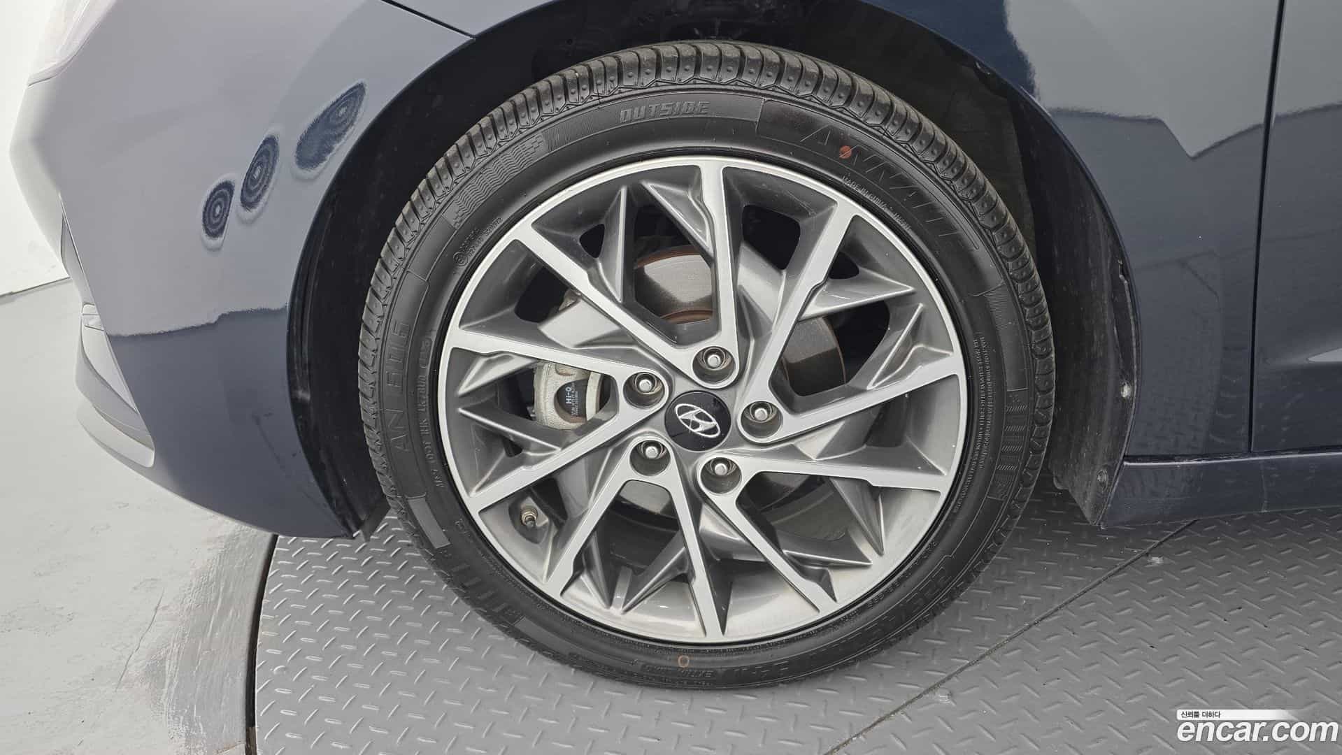 AVANTE Hyundai 2019.6-OUTER-005