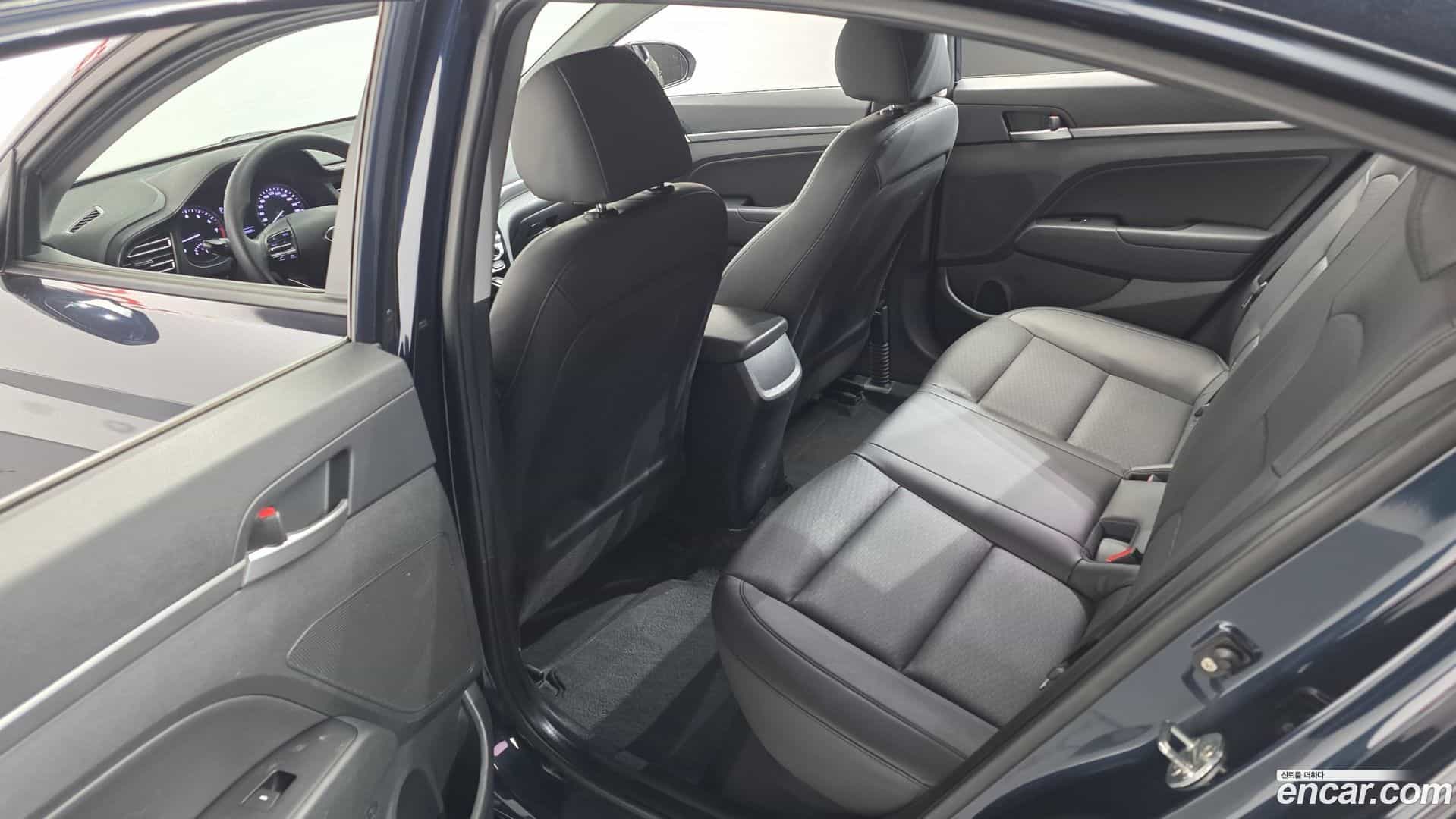 AVANTE Hyundai 2019.6-OPTION-022