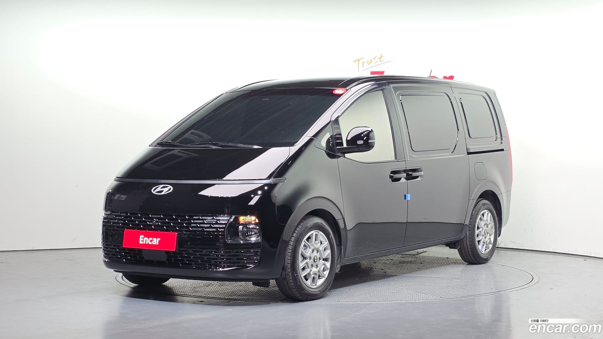Main__Slider__Photo:Staria Hyundai 2025.9-0