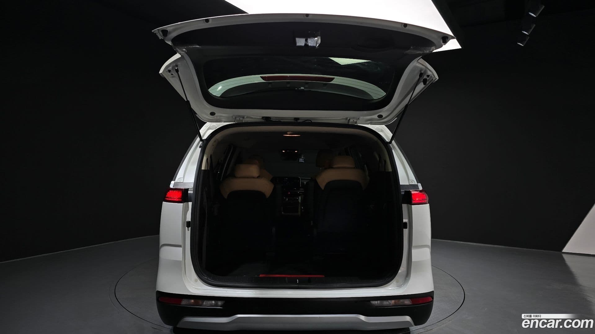 Main__Slider__Photo:Canival Kia 2022.5-19