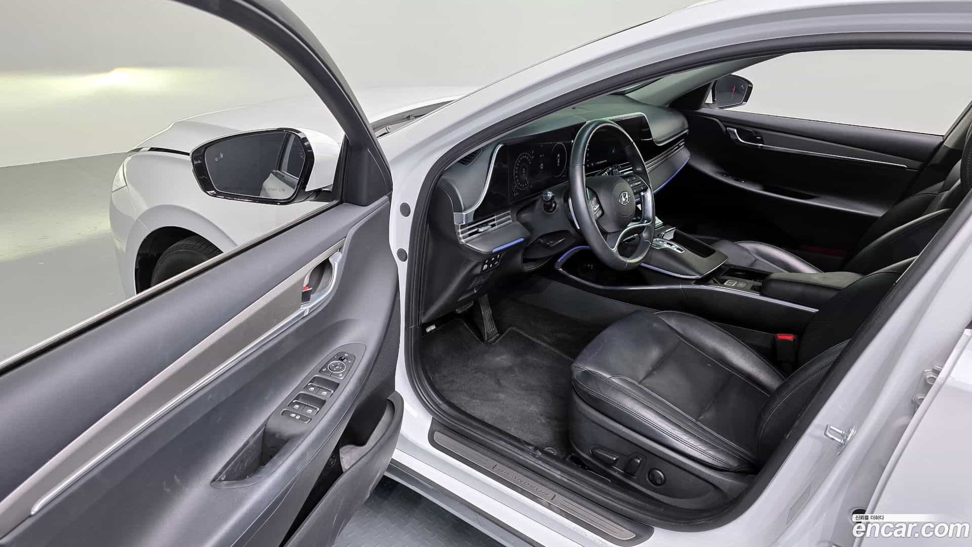 Grandeur Hyundai 2020.10-INNER-010
