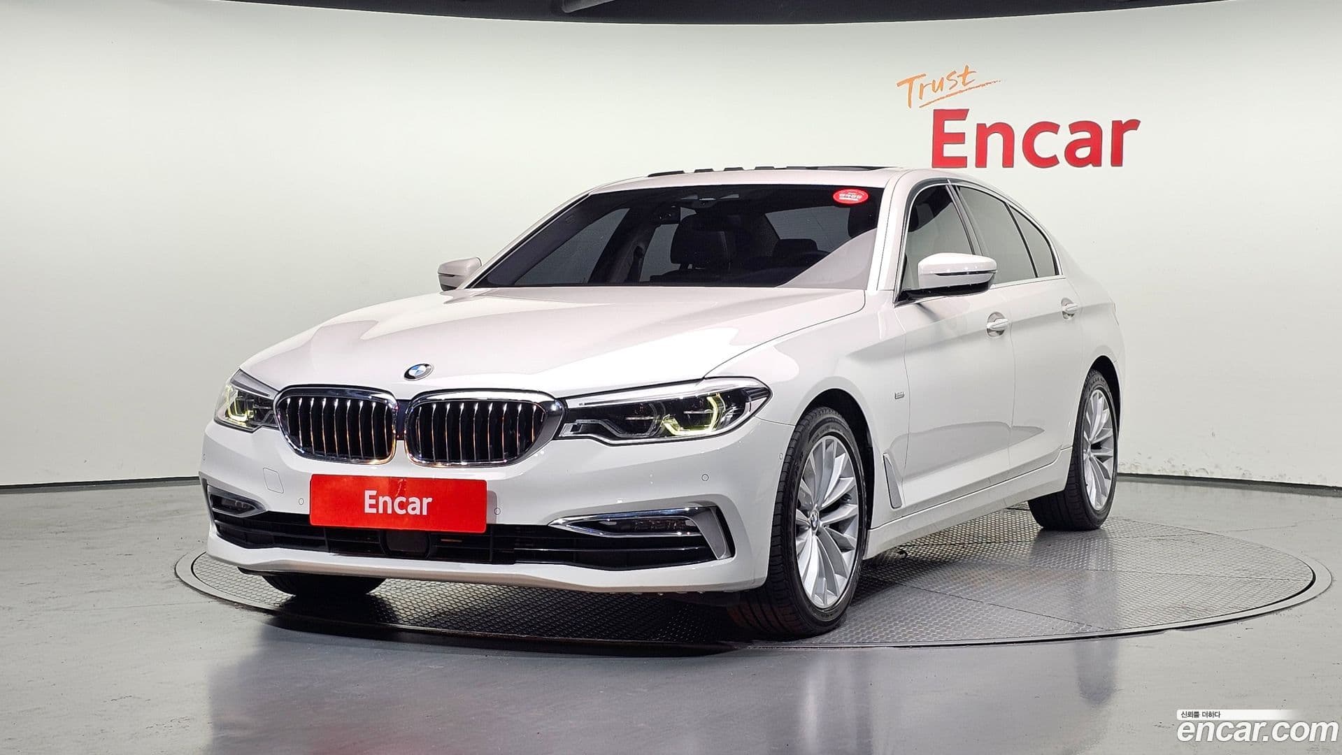 Main__Slider__Photo:5-Series BMW 2018.5-0