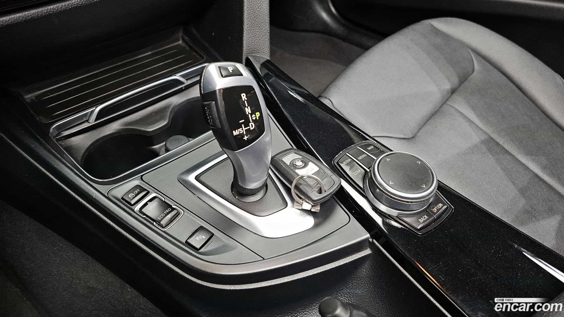 3-Series BMW 2017.2-INNER-009