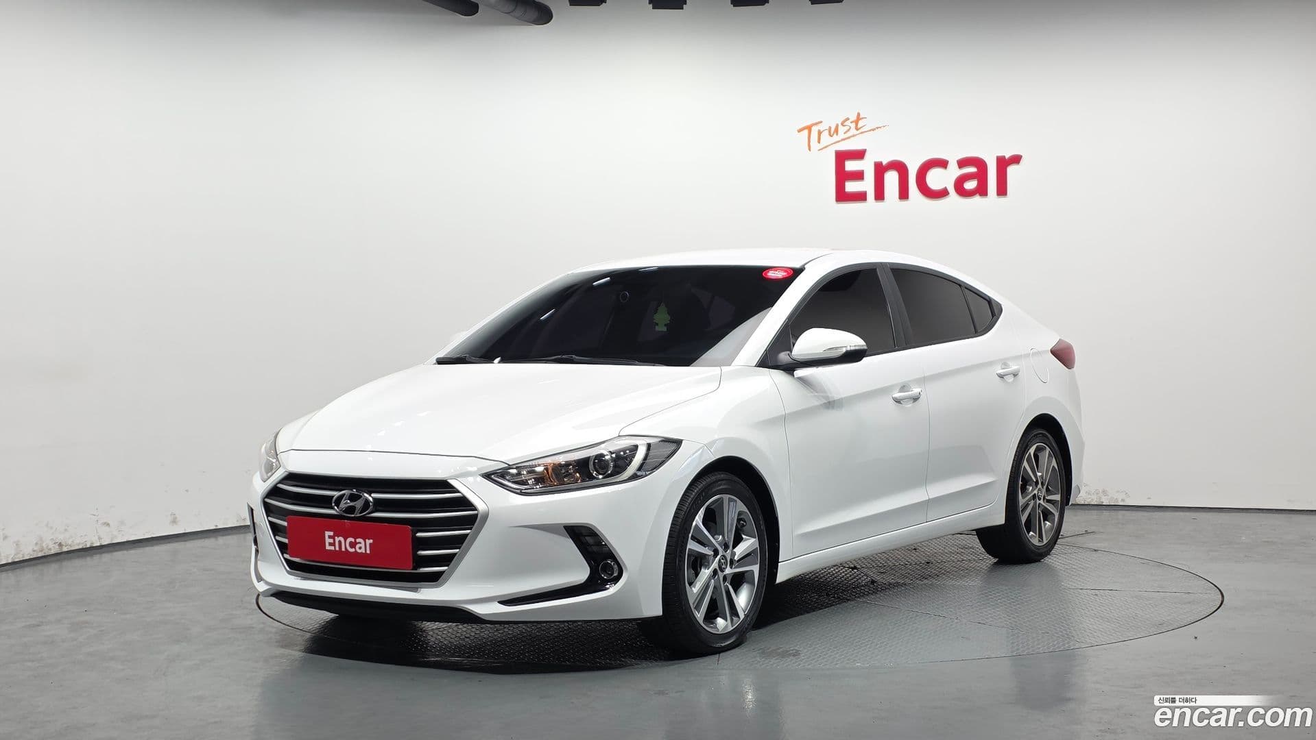 Main__Slider__Photo:AVANTE Hyundai 2017.10-0