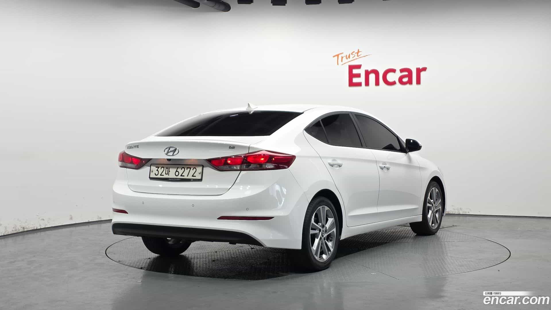 AVANTE Hyundai 2017.10-OUTER-002