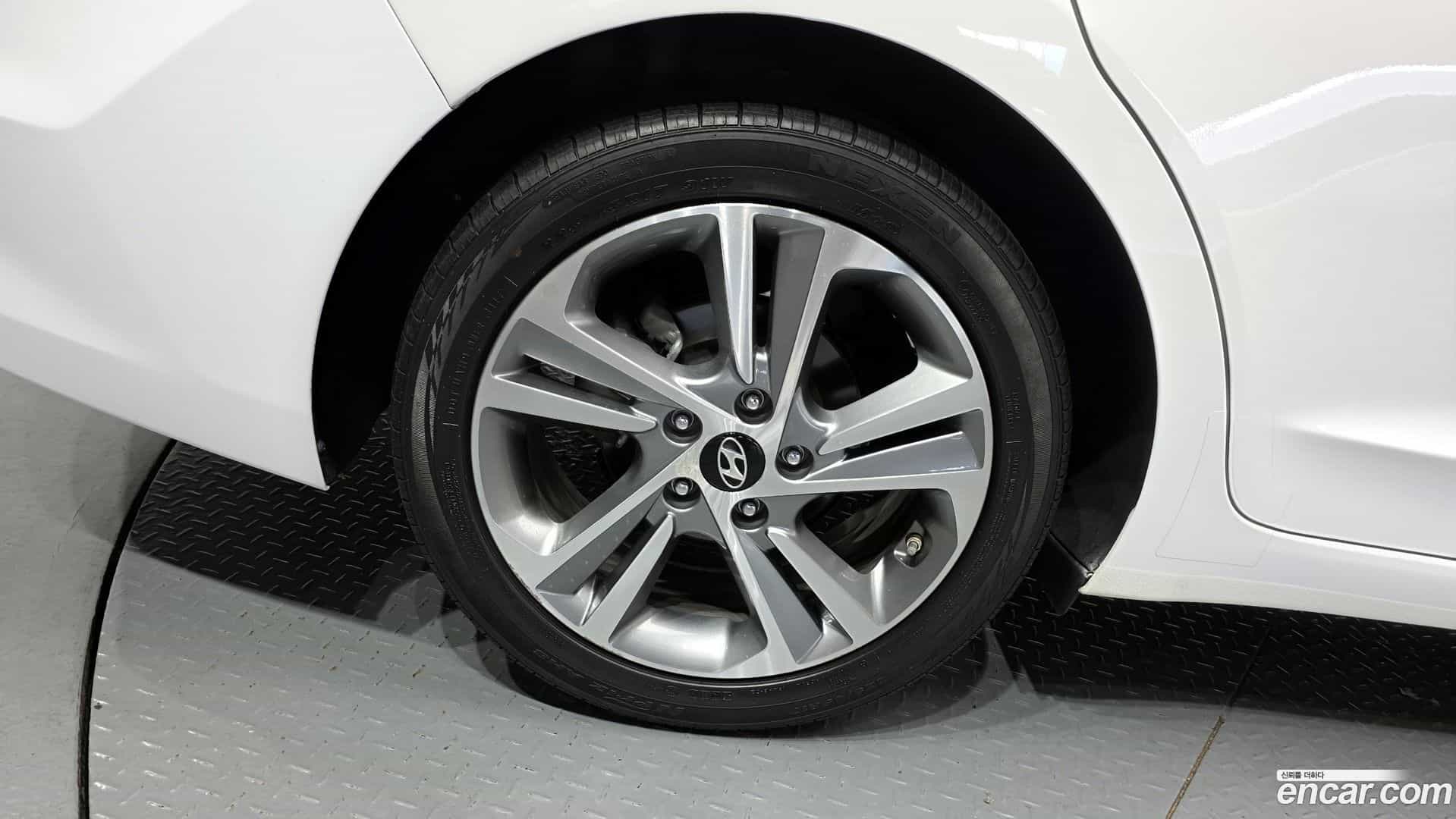 AVANTE Hyundai 2017.10-OUTER-005