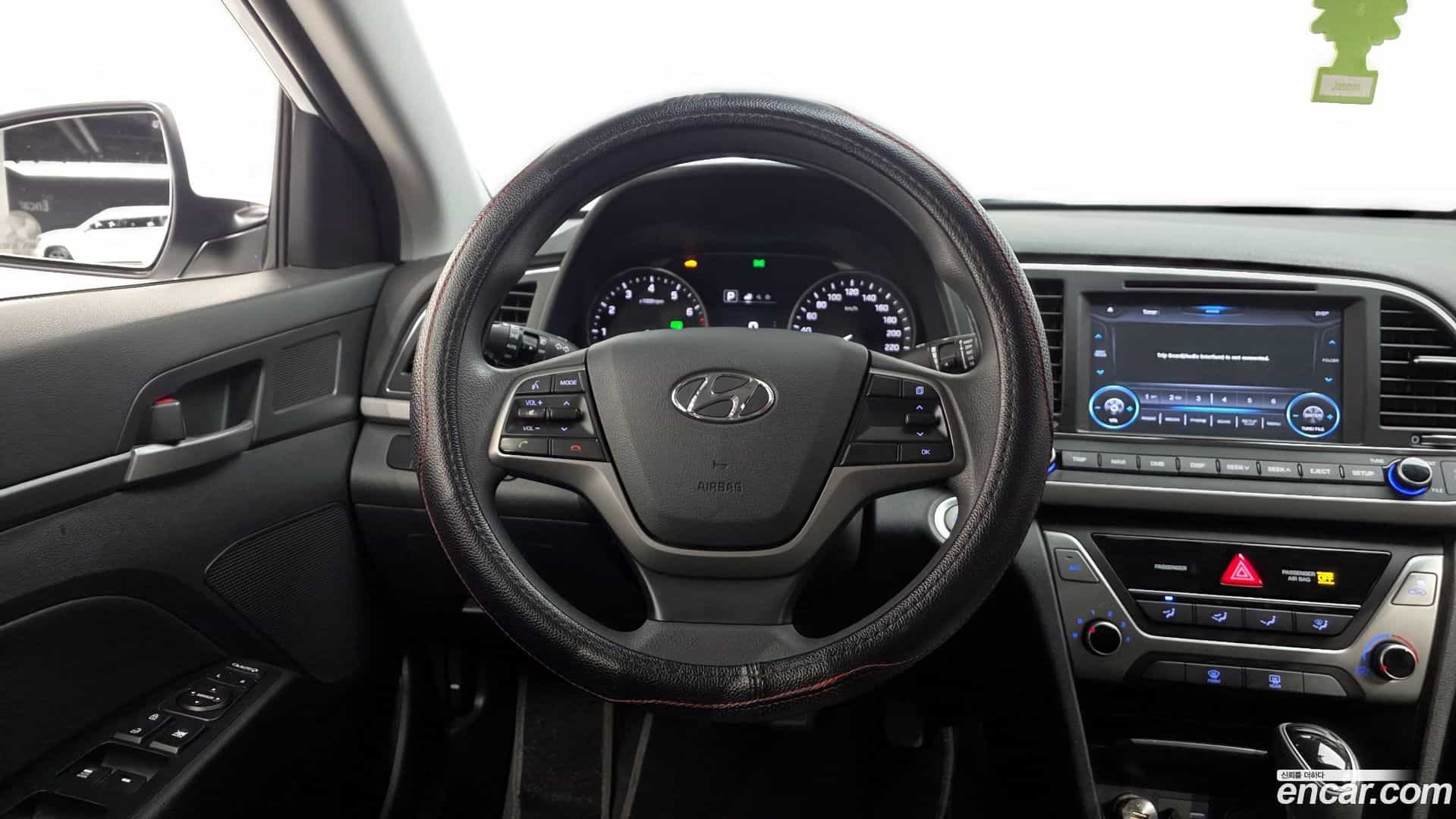AVANTE Hyundai 2017.10-OPTION-016