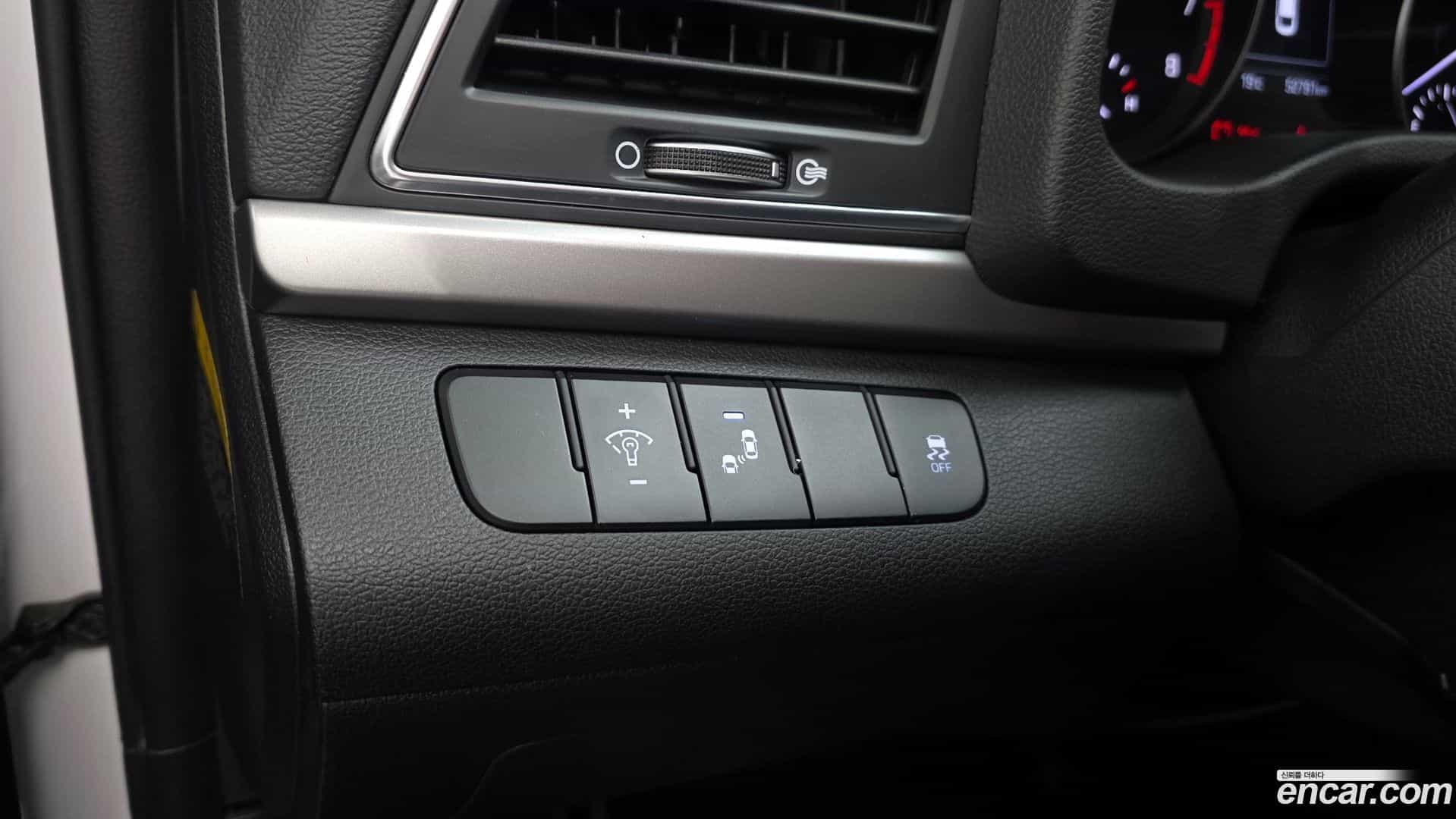 AVANTE Hyundai 2017.10-OPTION-020