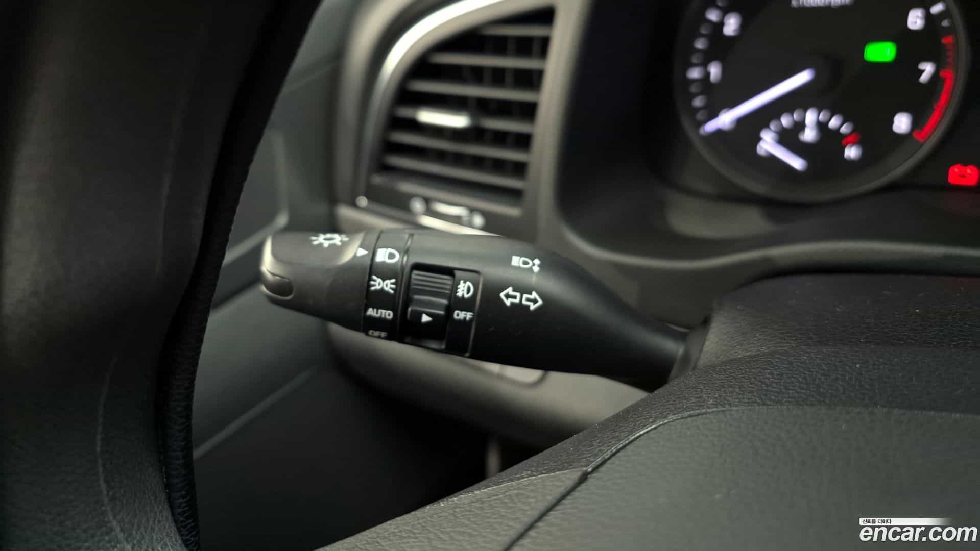 AVANTE Hyundai 2017.10-OPTION-022