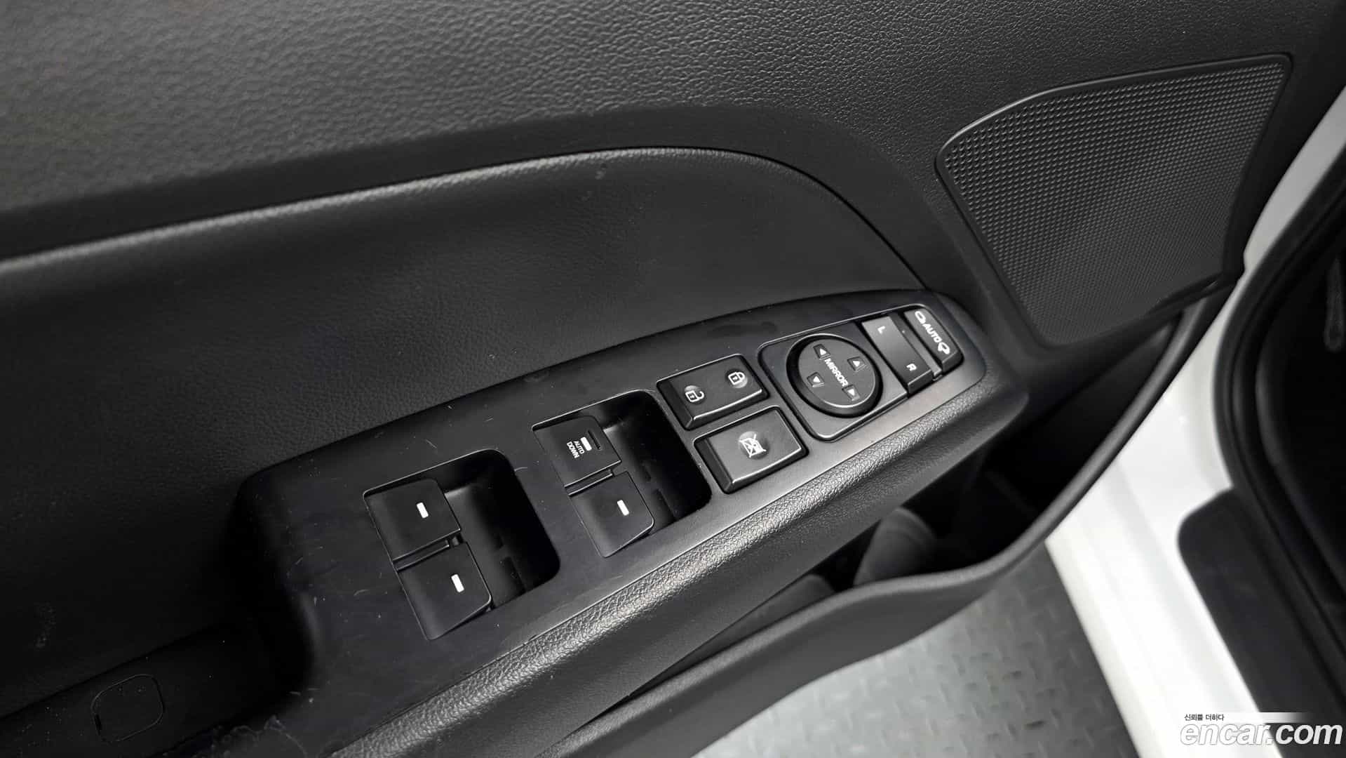 AVANTE Hyundai 2017.10-OPTION-023