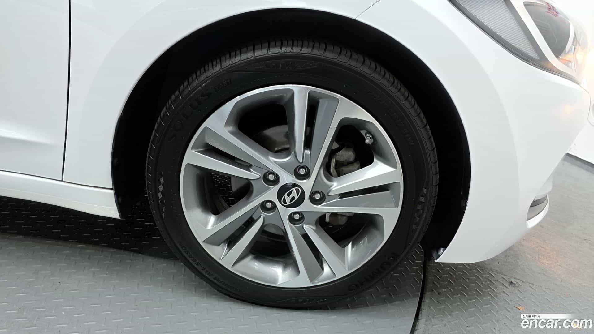 AVANTE Hyundai 2017.10-OUTER-031