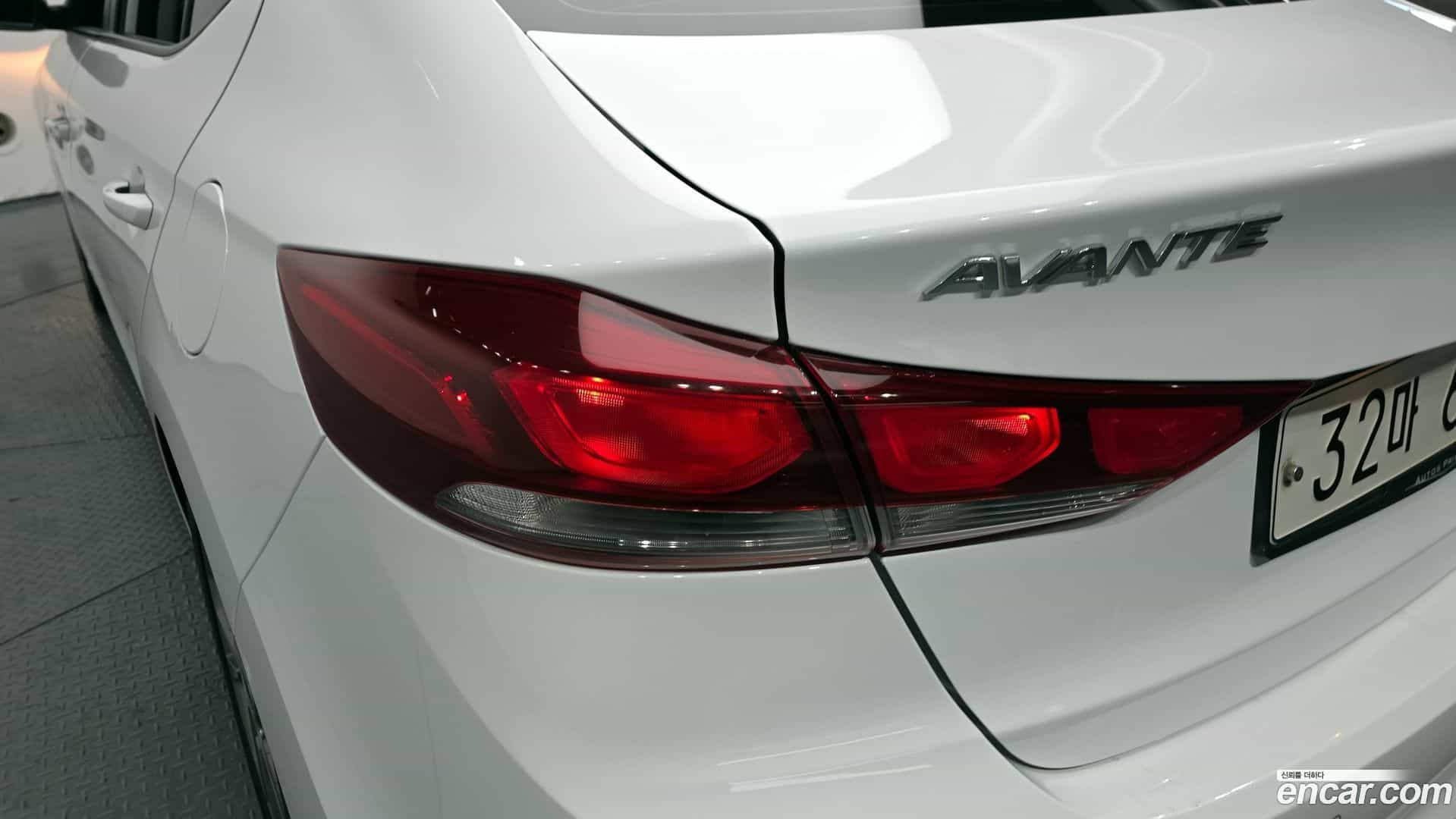 AVANTE Hyundai 2017.10-OUTER-033