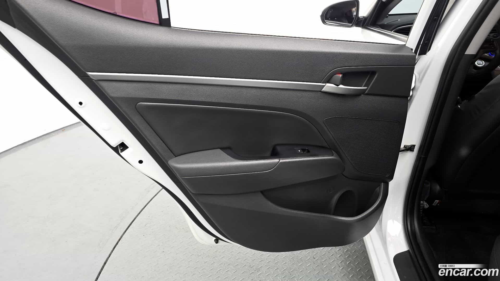 AVANTE Hyundai 2017.10-INNER-035