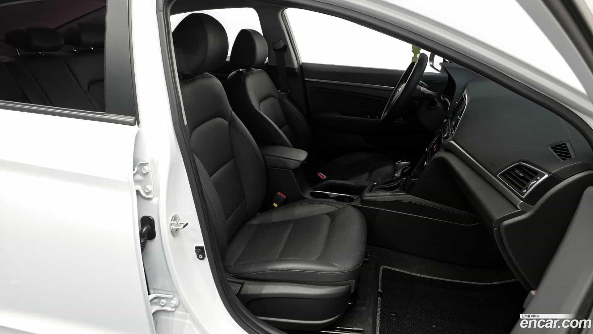 AVANTE Hyundai 2017.10-INNER-036