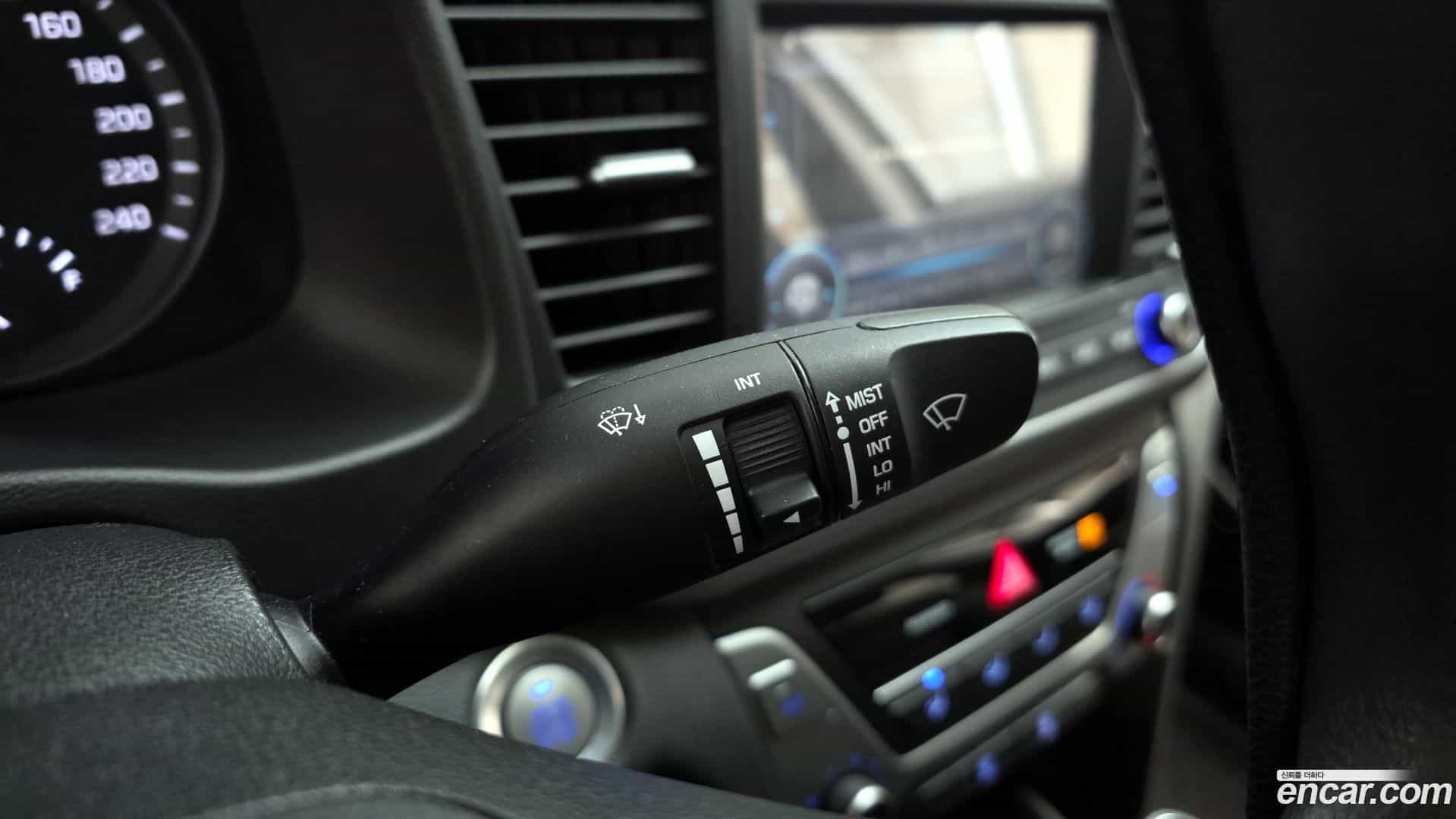 AVANTE Hyundai 2017.10-OPTION-040