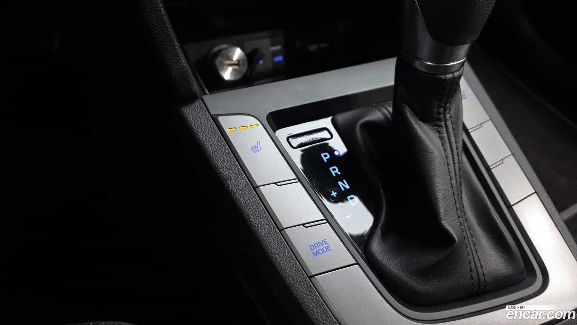 AVANTE Hyundai 2017.10-OPTION-042