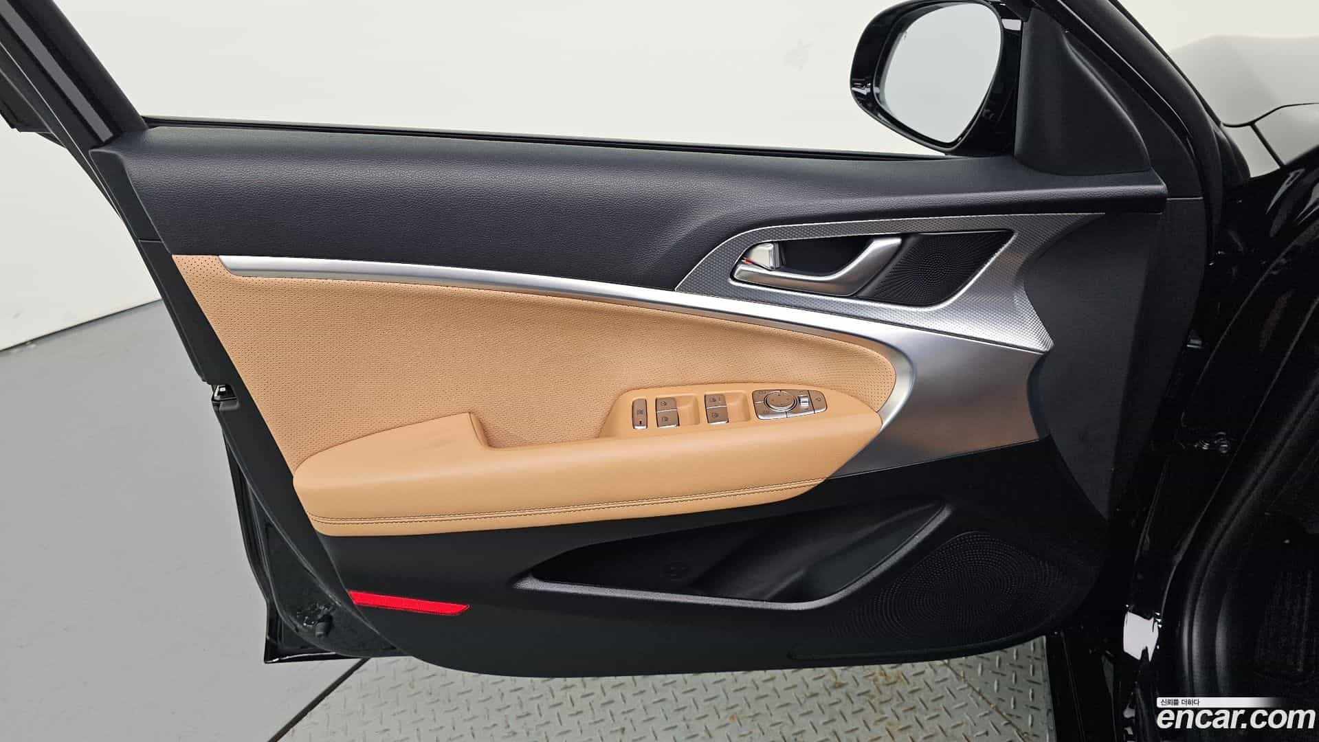 G70 Genesis 2022.1-INNER-034