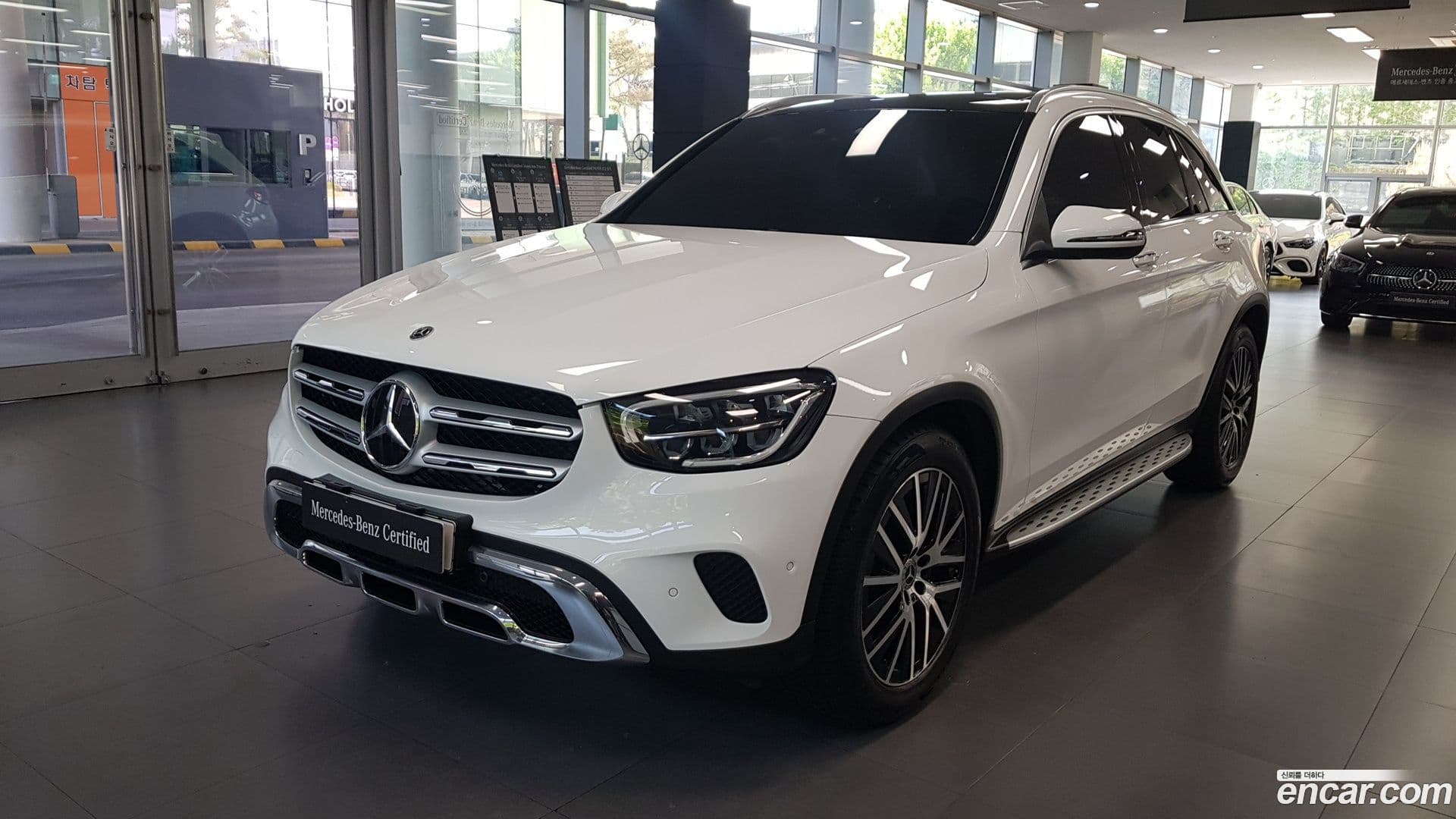 Main__Slider__Photo:GLC-Class Mercedes-Benz 2021.3-0