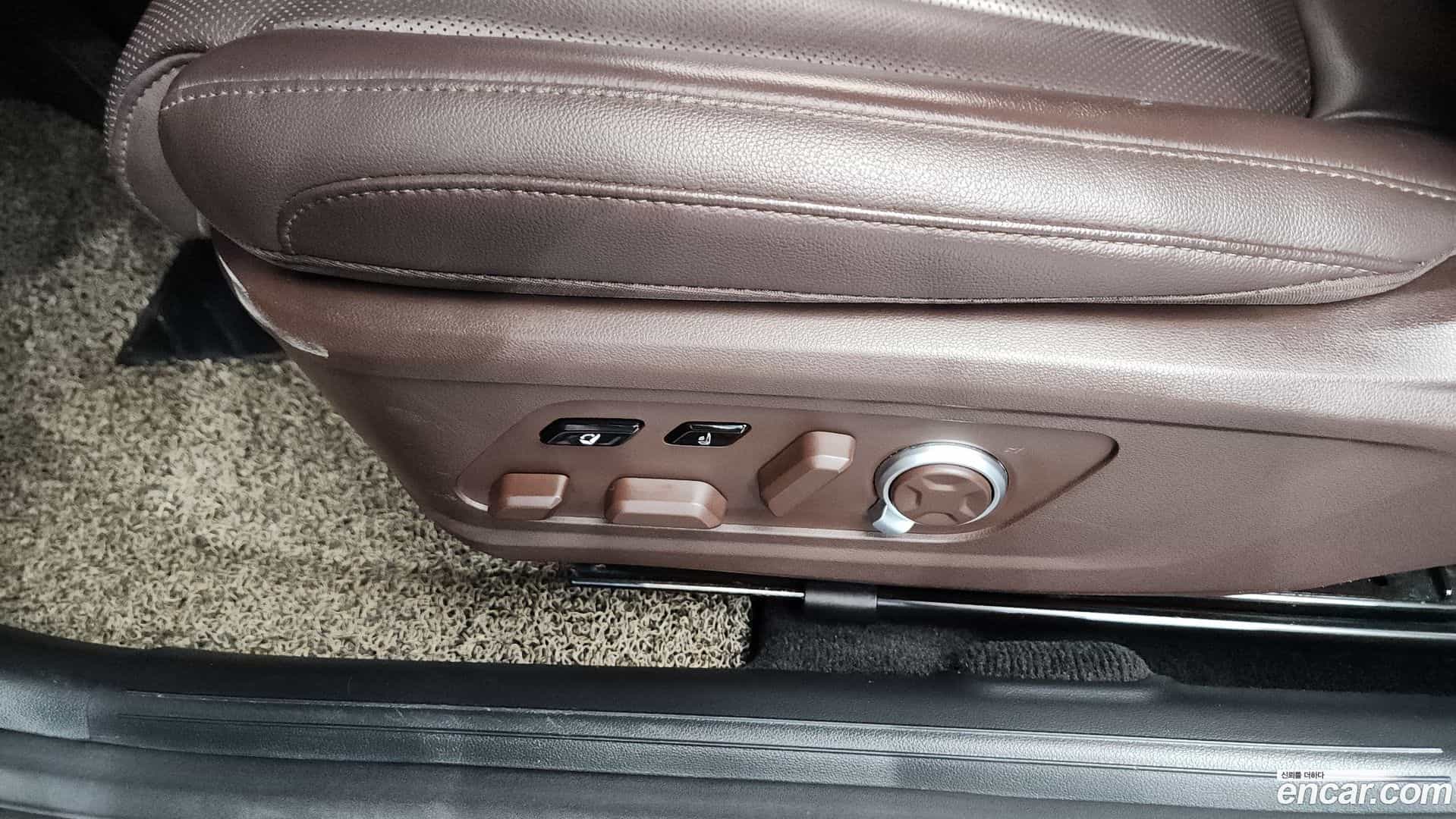 Grandeur Hyundai 2023.0-OPTION-045