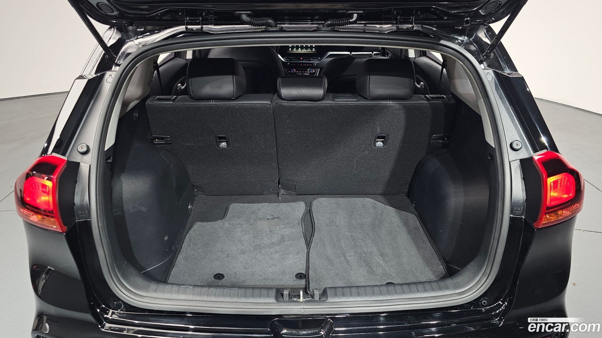 Main__Slider__Photo:Niro Kia 2020.4-19