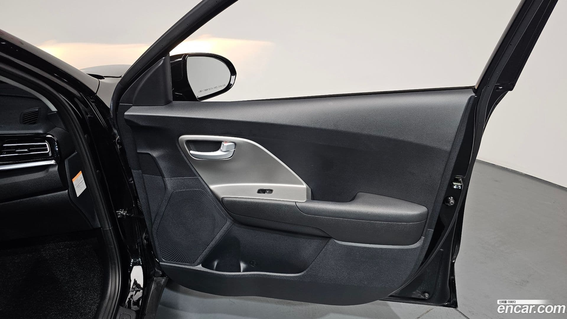 Main__Slider__Photo:Niro Kia 2020.4-23