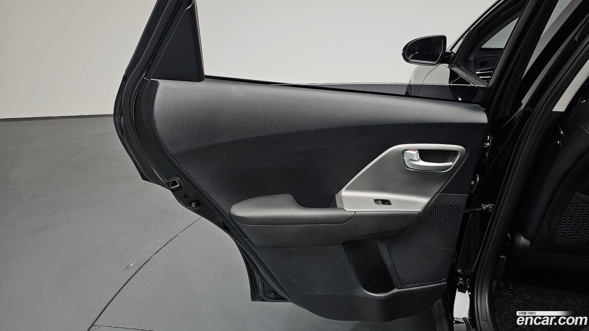 Main__Slider__Photo:Niro Kia 2020.4-24