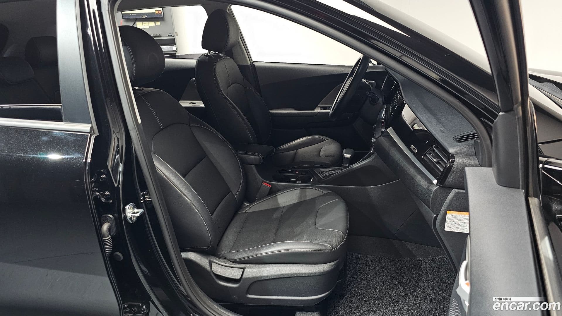 Main__Slider__Photo:Niro Kia 2020.4-25