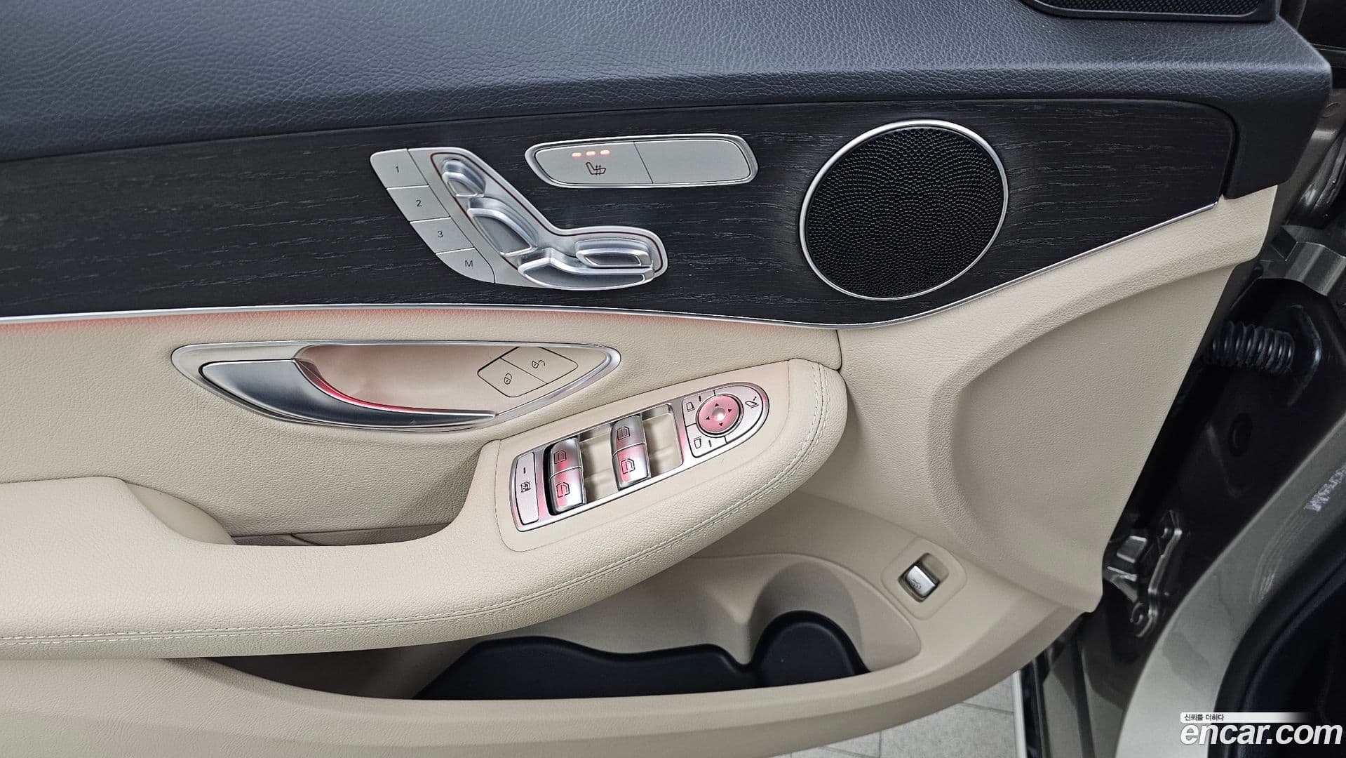 Main__Slider__Photo:C-Class Mercedes-Benz 2020.11-25