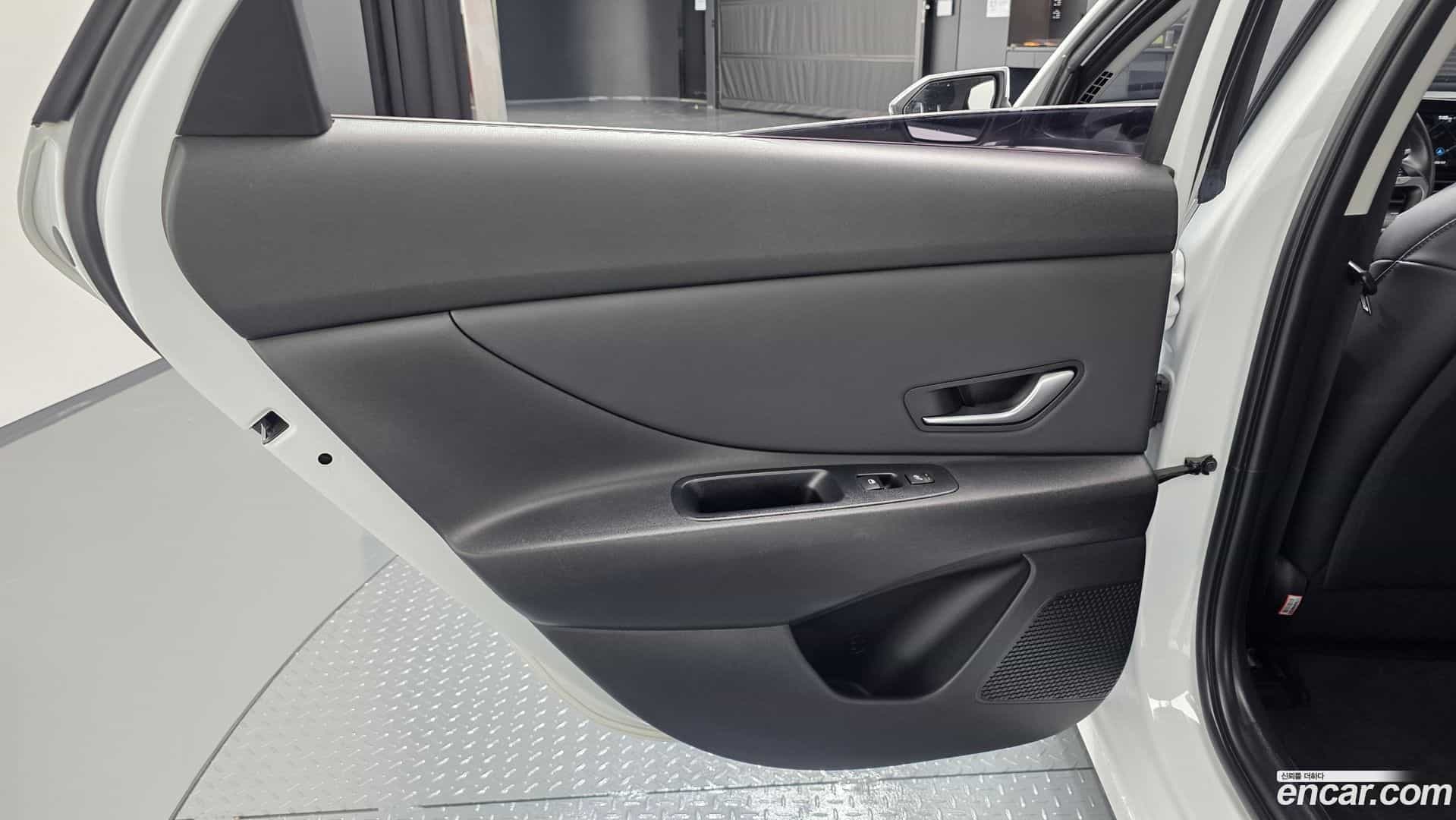 AVANTE Hyundai 2022.4-INNER-035