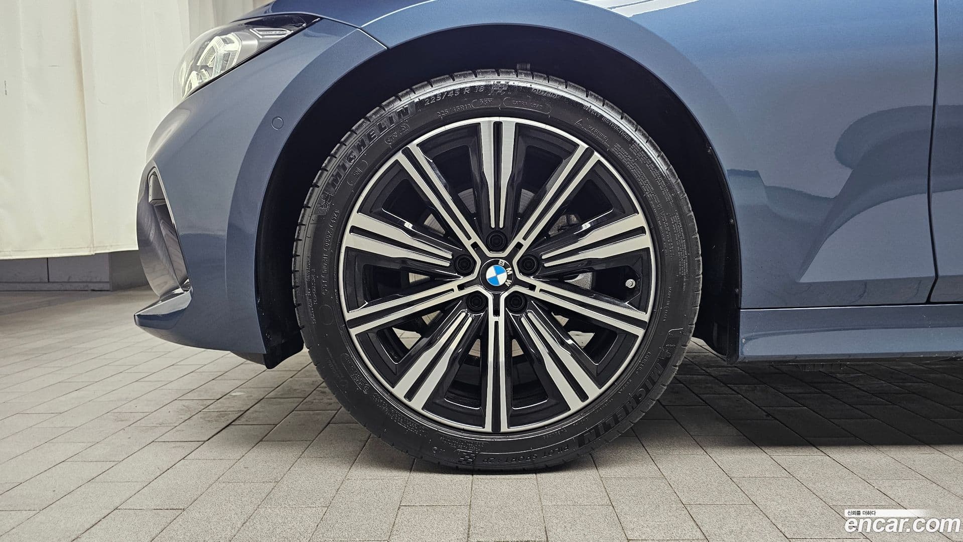 Main__Slider__Photo:3-Series BMW 2025.4-4