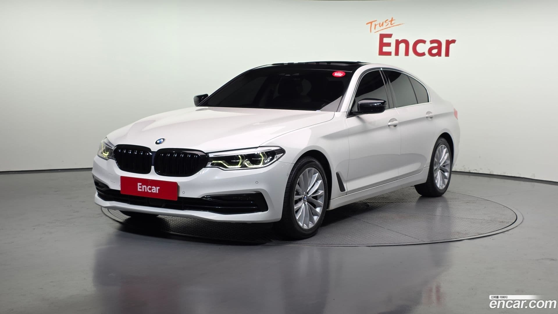 Main__Slider__Photo:5-Series BMW 2019.8-0