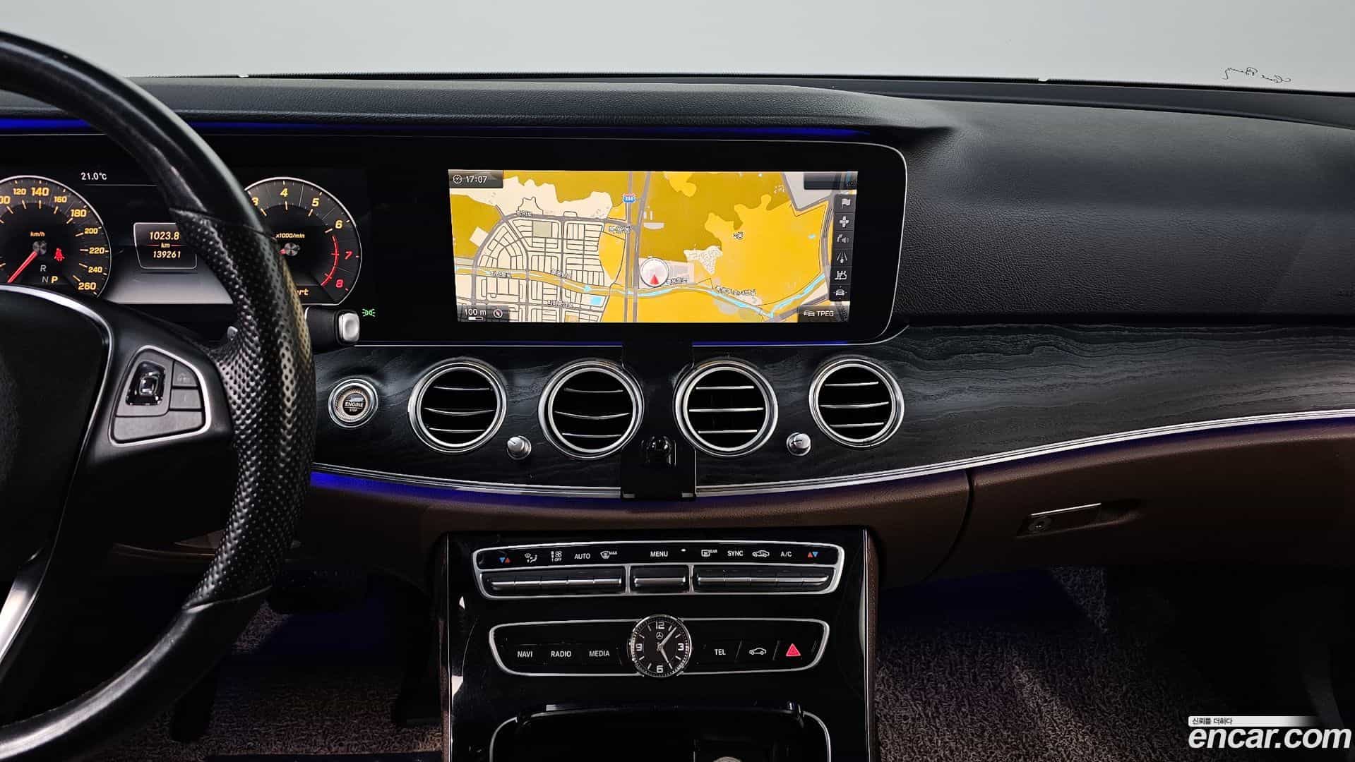 E-Class Mercedes-Benz 2016.9-OPTION-020