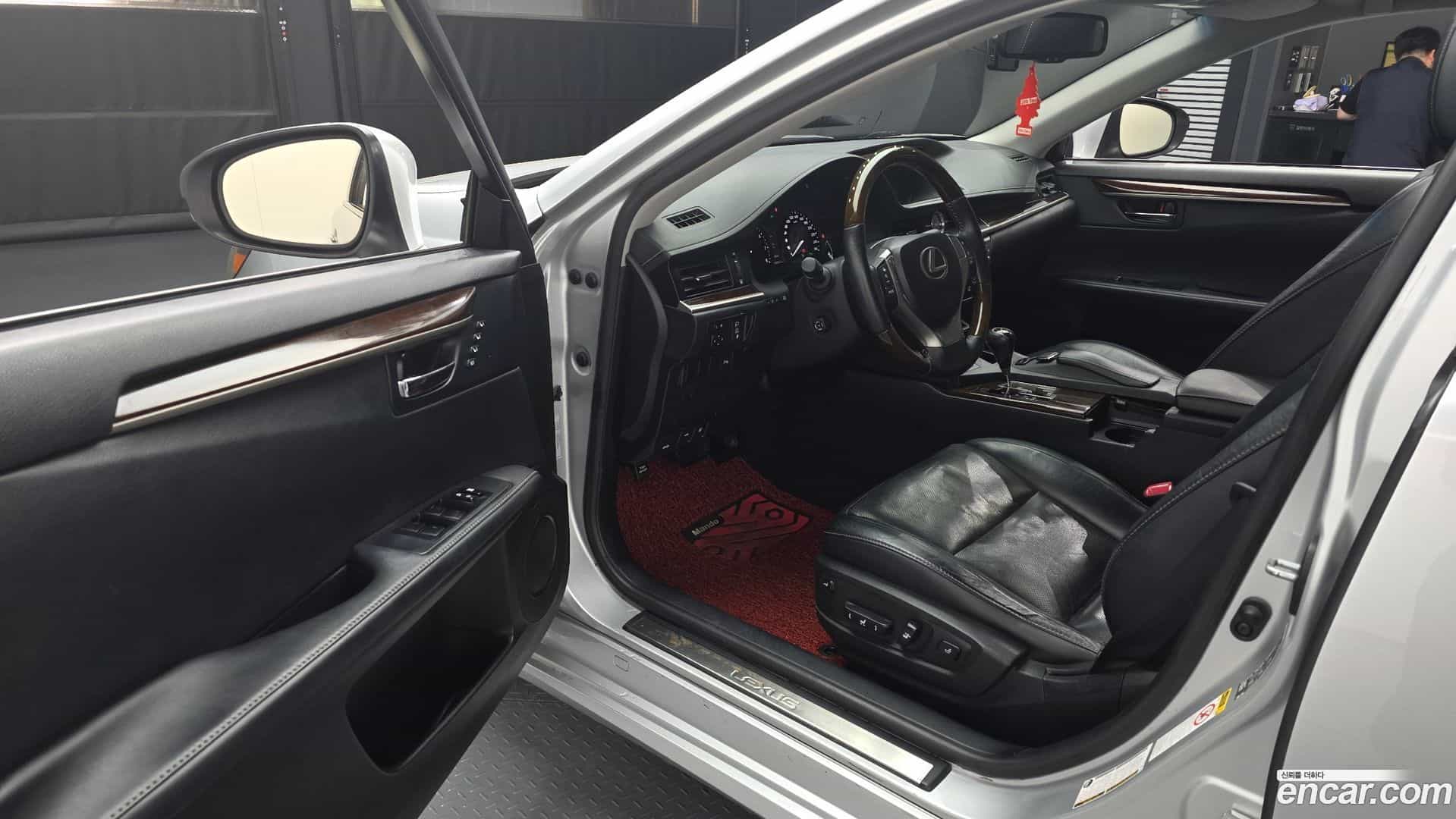 ES Lexus 2013.2-INNER-010