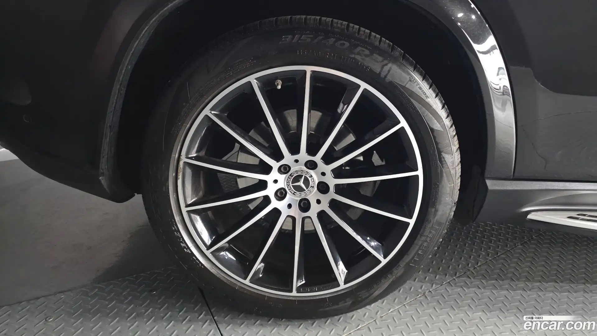 GLE-Class Mercedes-Benz 2019.8-OUTER-005