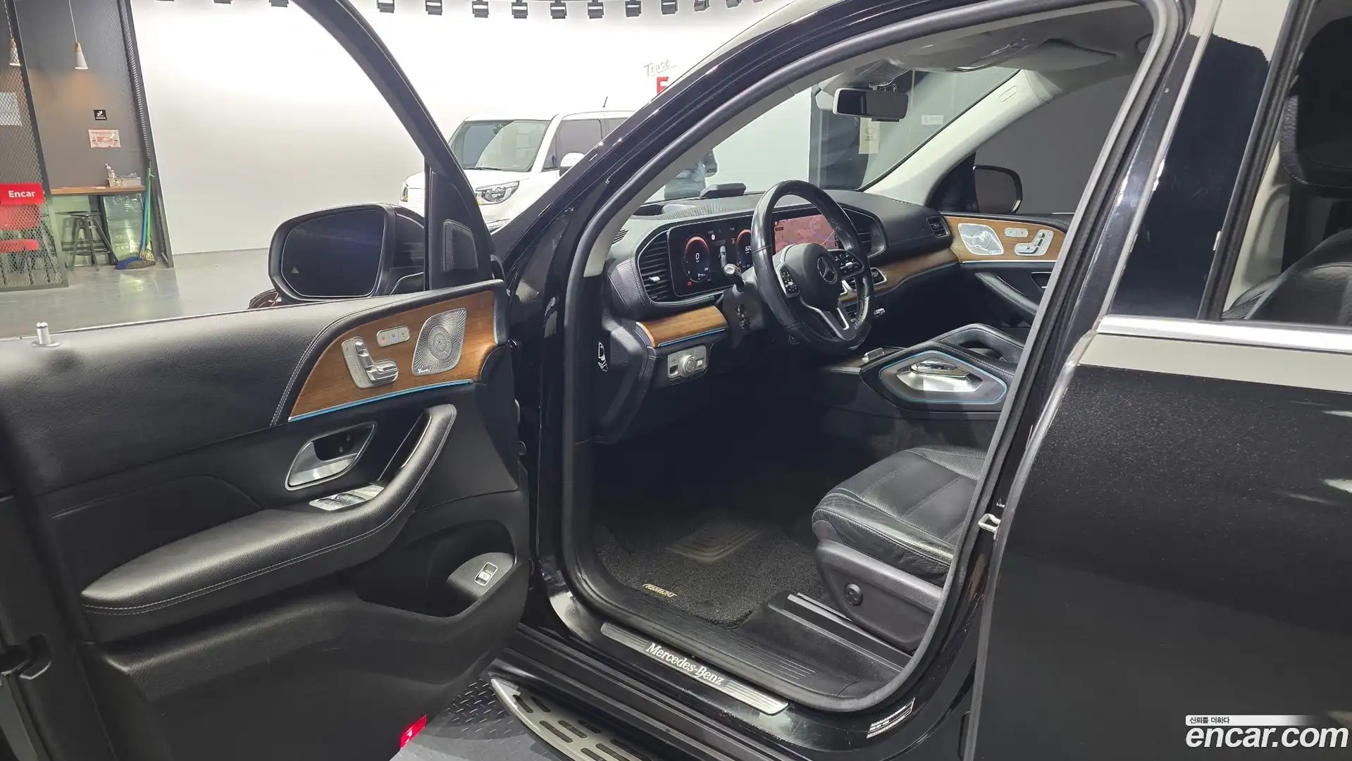 GLE-Class Mercedes-Benz 2019.8-INNER-010