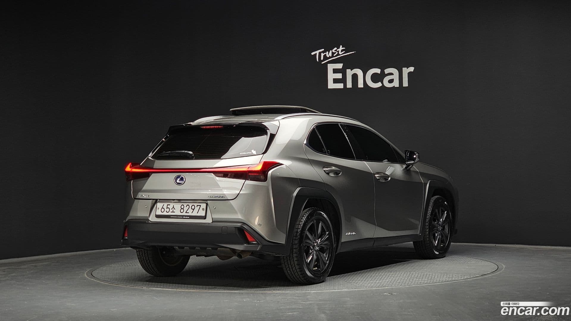 Main__Slider__Photo:UX Lexus 2020.6-1