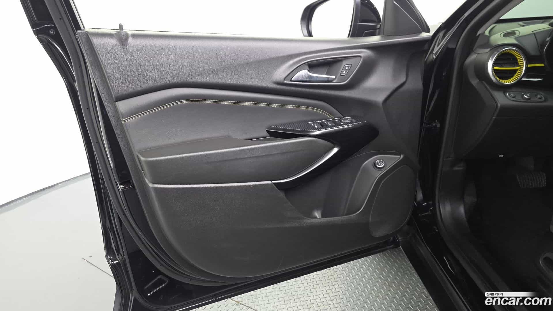 Trax Chevrolet 2023.4-INNER-034