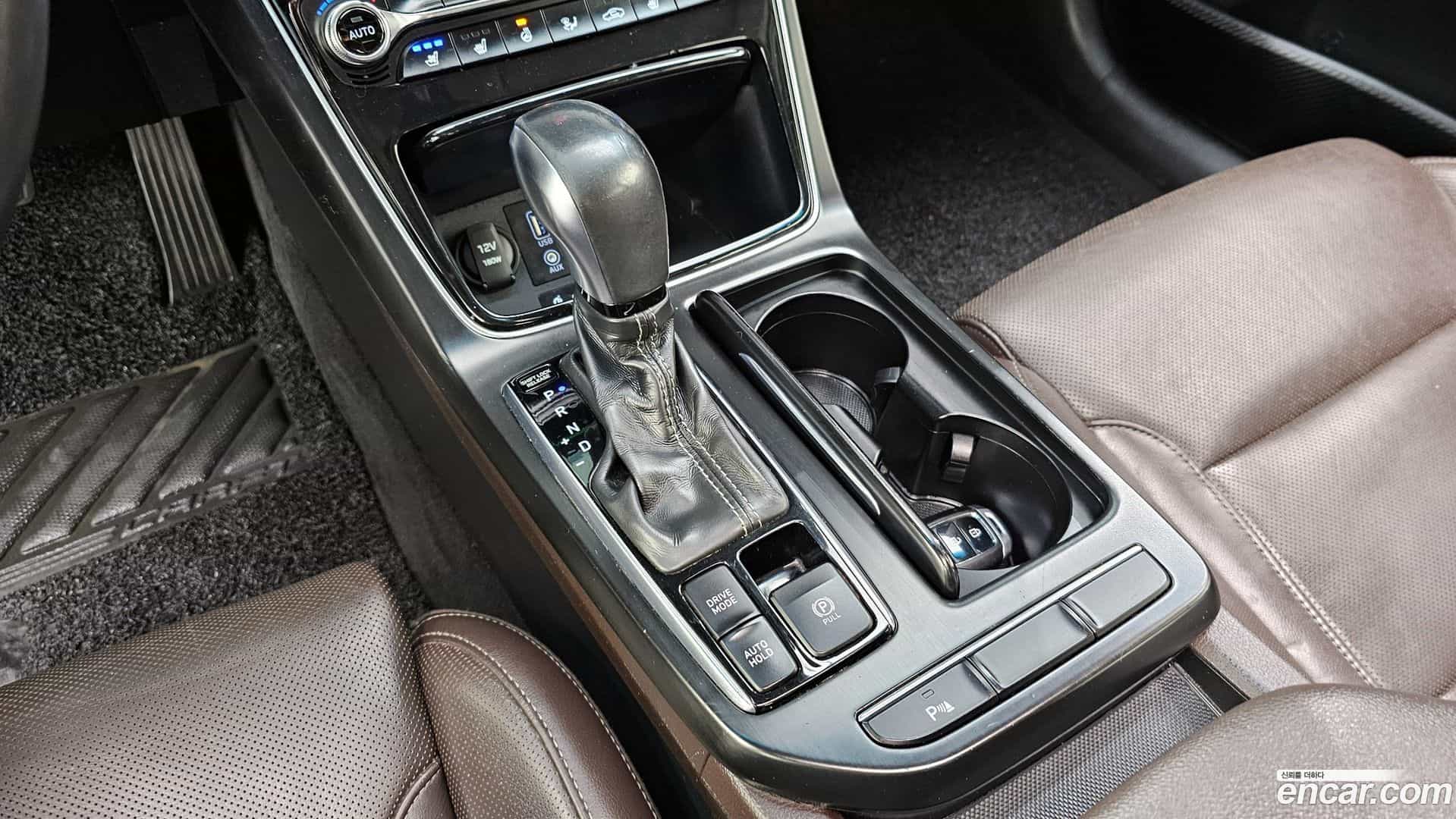 Grandeur Hyundai 2017.1-INNER-009