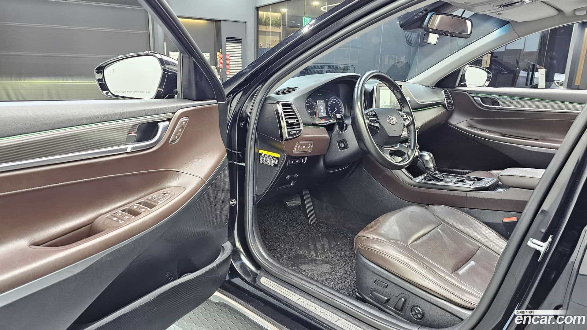 Grandeur Hyundai 2017.1-INNER-010