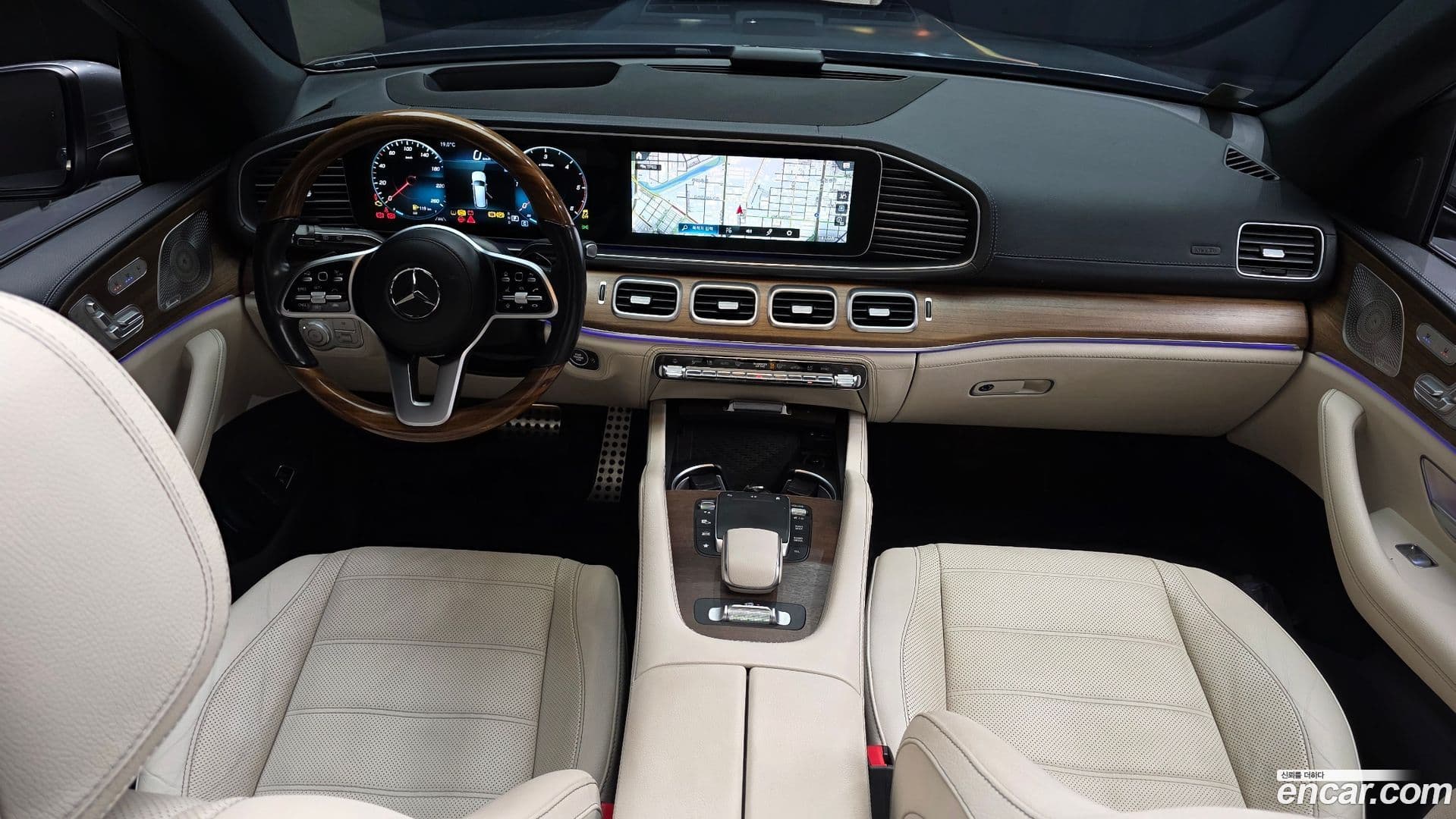 Main__Slider__Photo:GLS-Class Mercedes-Benz 2021.4-6