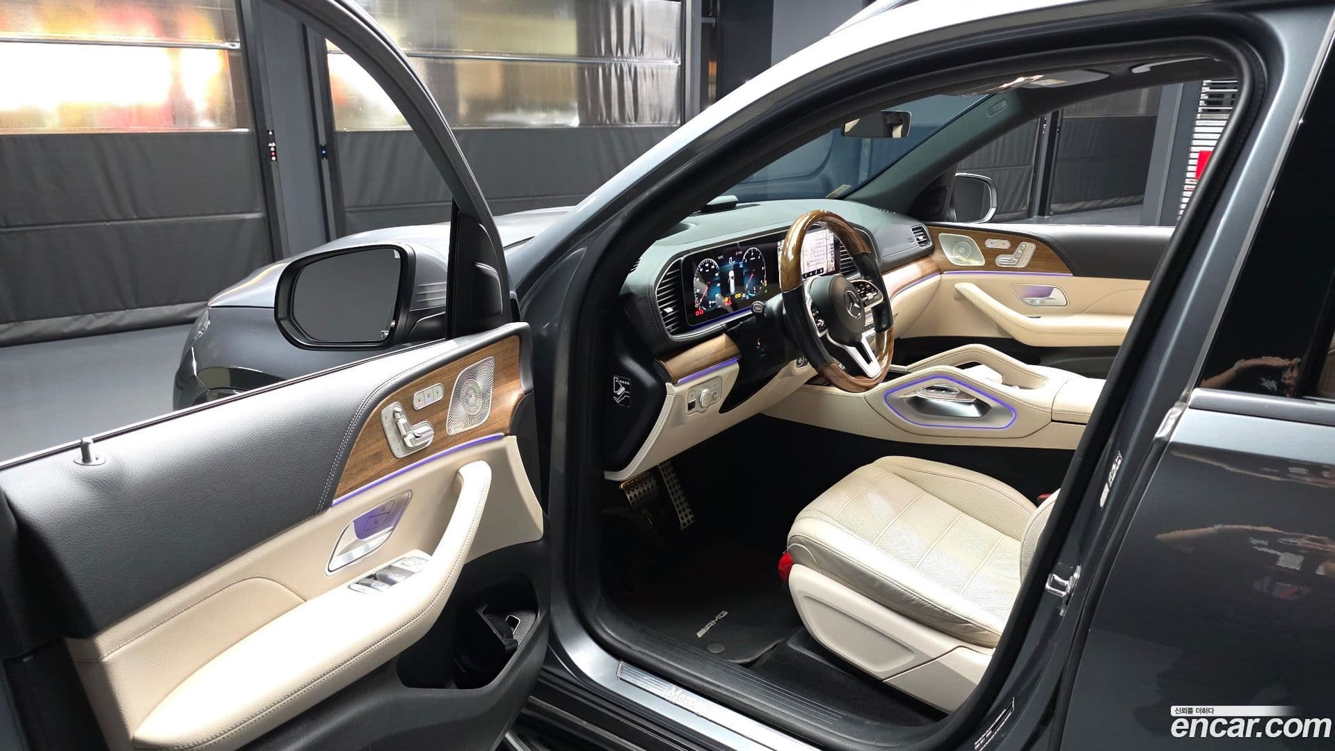 Main__Slider__Photo:GLS-Class Mercedes-Benz 2021.4-9