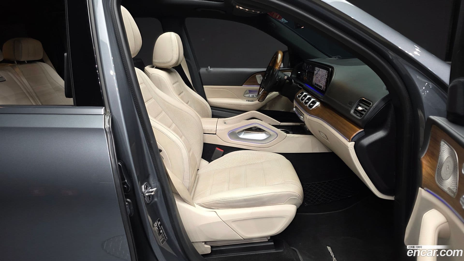 Main__Slider__Photo:GLS-Class Mercedes-Benz 2021.4-10