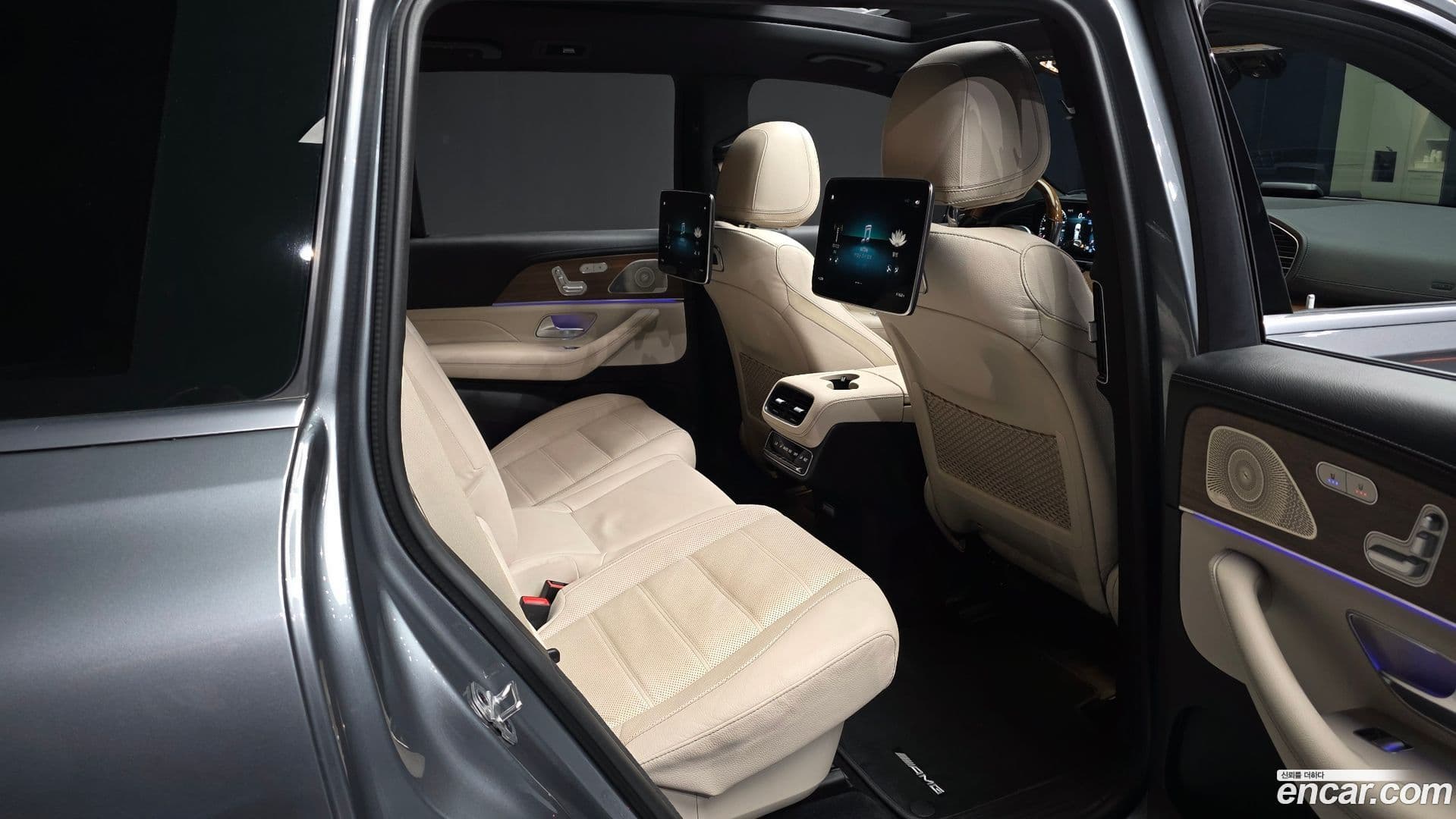 Main__Slider__Photo:GLS-Class Mercedes-Benz 2021.4-11