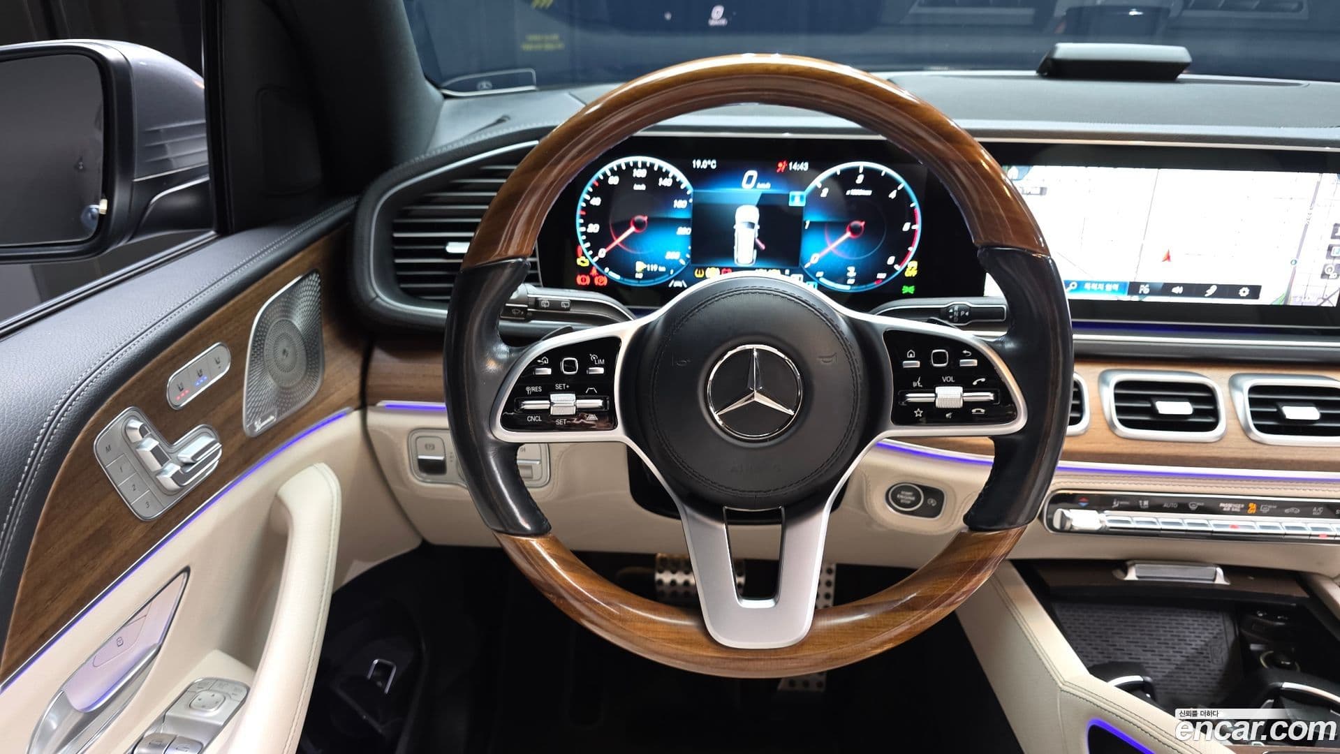 Main__Slider__Photo:GLS-Class Mercedes-Benz 2021.4-12