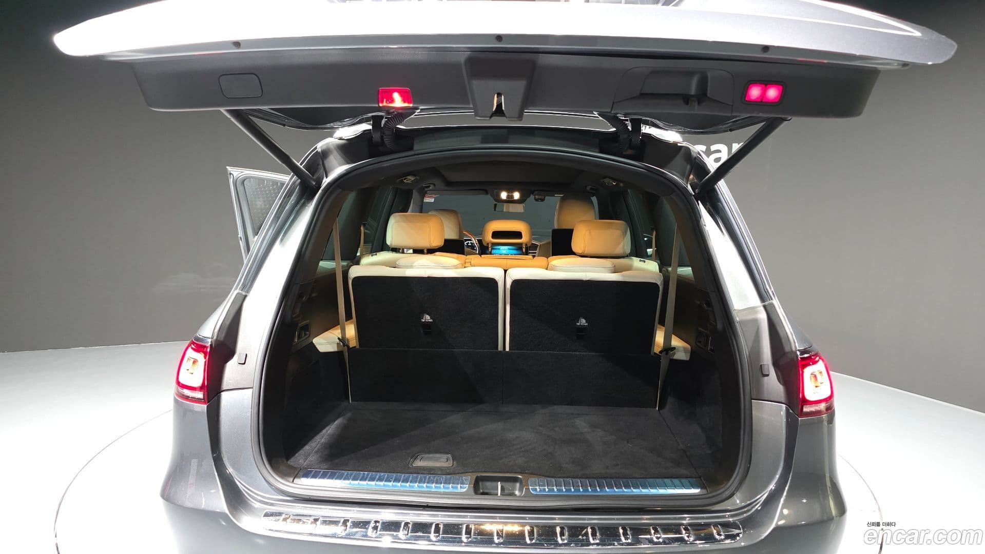 Main__Slider__Photo:GLS-Class Mercedes-Benz 2021.4-19