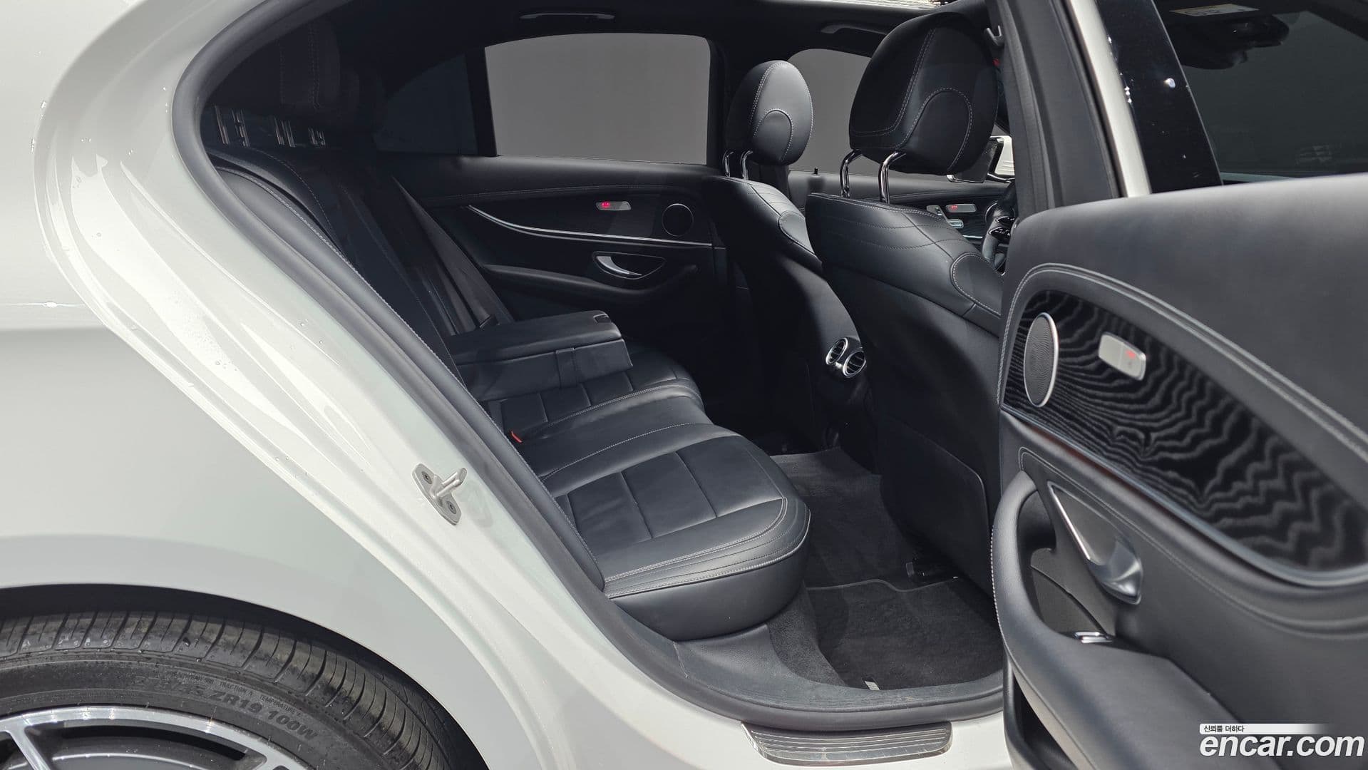 Main__Slider__Photo:E-Class Mercedes-Benz 2021.0-10