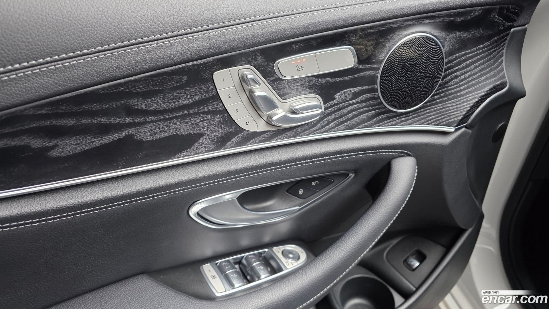 Main__Slider__Photo:E-Class Mercedes-Benz 2021.0-17
