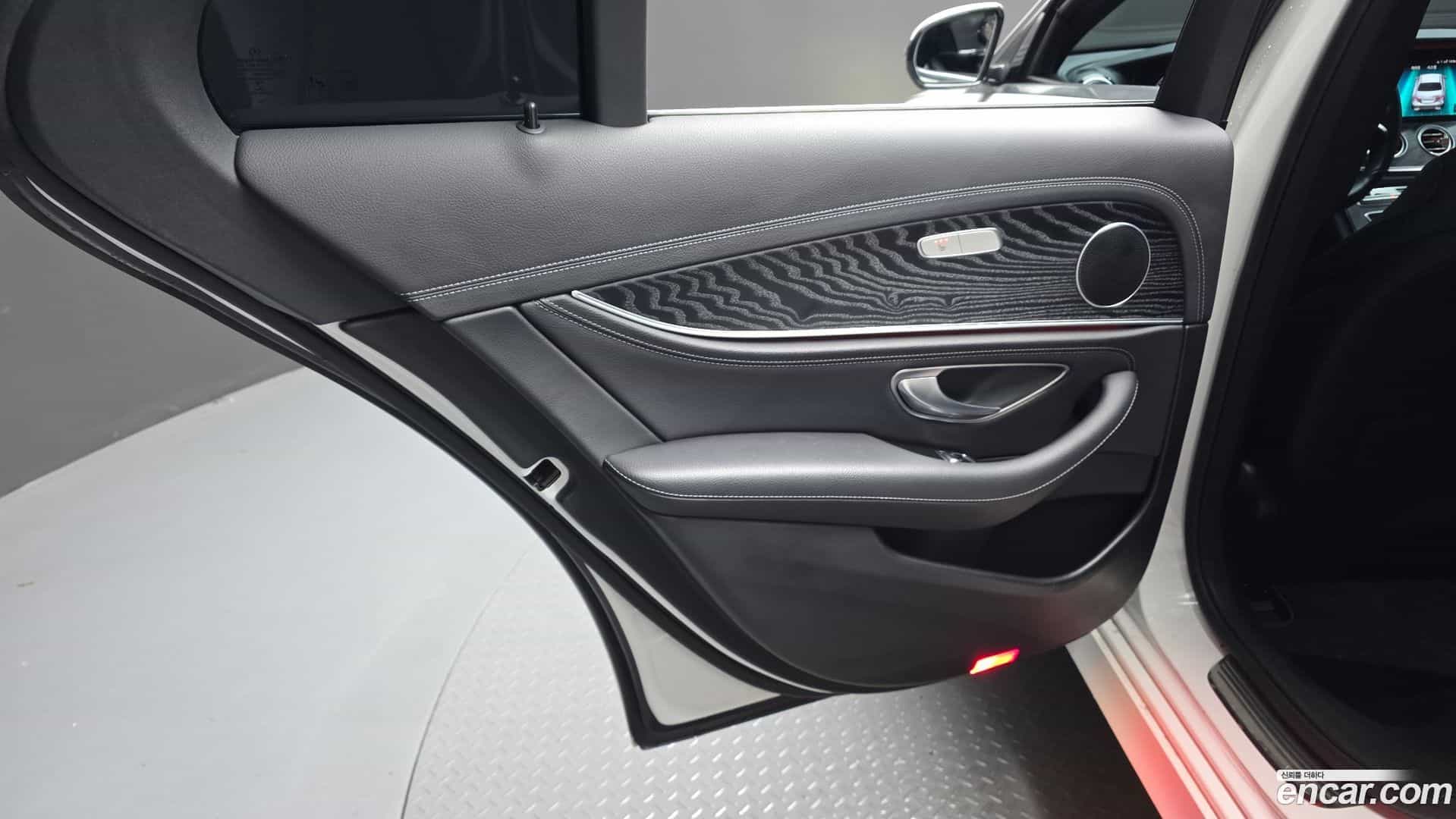 E-Class Mercedes-Benz 2021.0-INNER-035