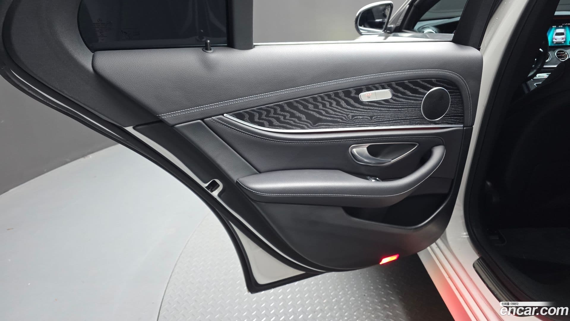 Main__Slider__Photo:E-Class Mercedes-Benz 2021.0-24